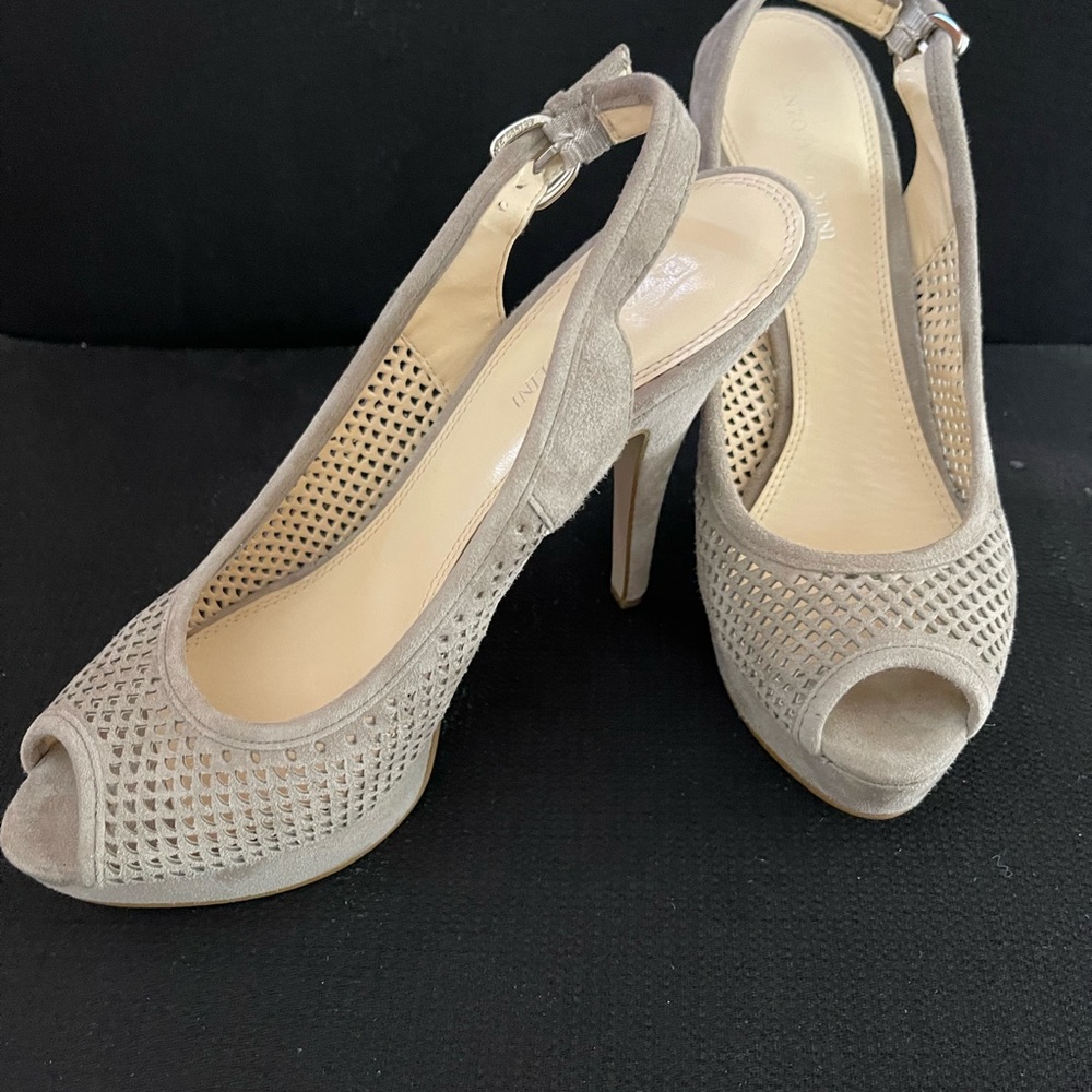 Enzo Angiolini Platform Heels Grey Suede Size 8